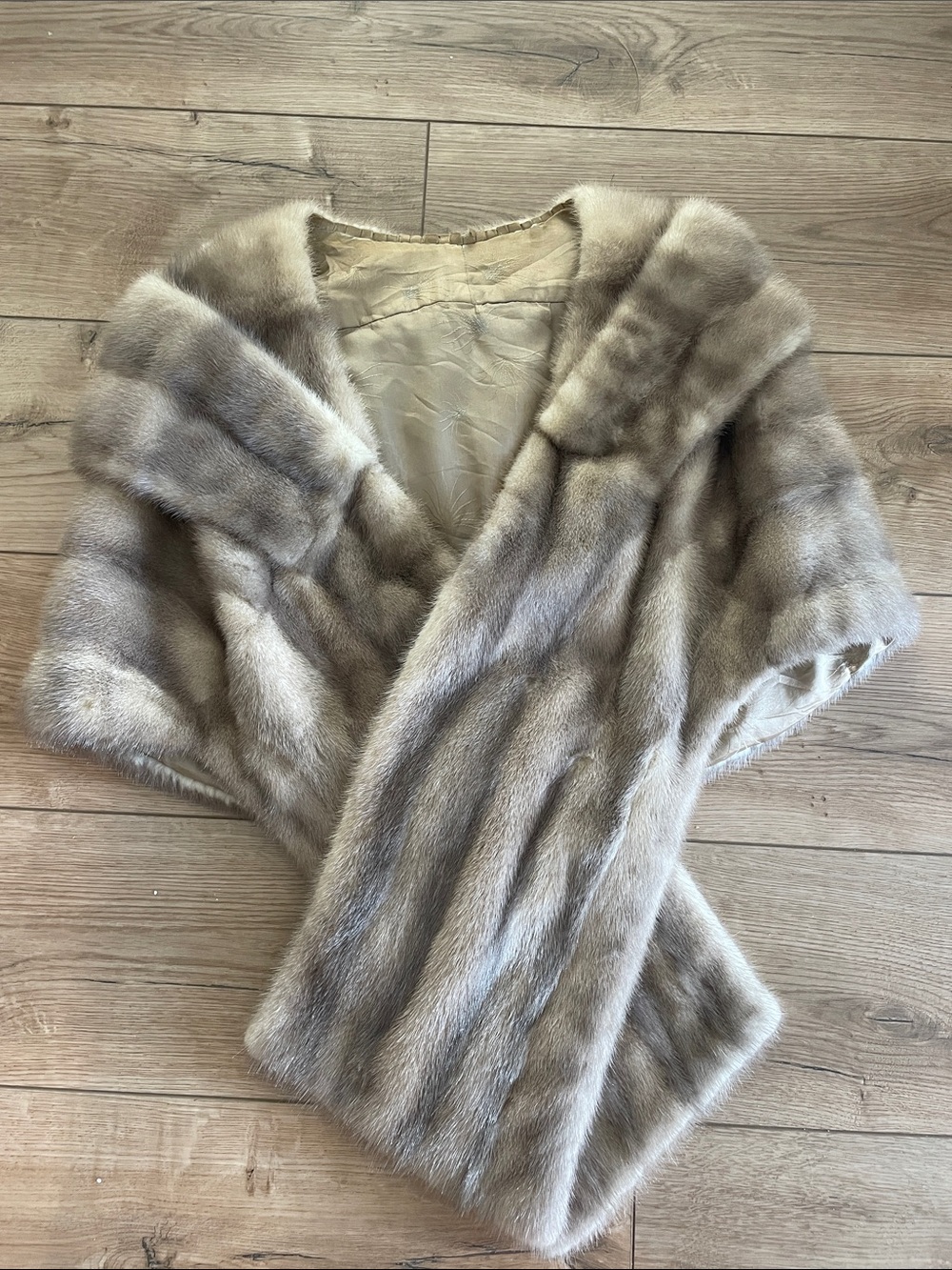 Vintage Silver Gray Mutation Mink Fur Stole Capelet 1950s Cerulean Sapphire